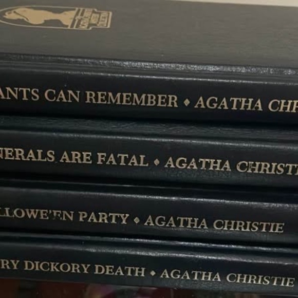 Agatha Christie Hardcover Mystery Collection (Set of 4 Books) - Picture 3 of 5